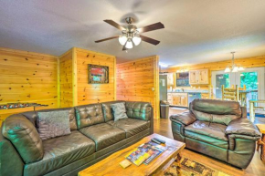 Cozy Gatlinburg Hideaway with Private Hot Tub!